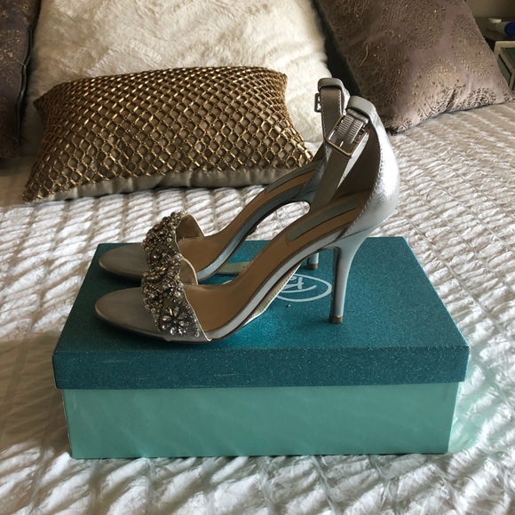 Betsey Johnson “Blue” bridal heels - Picture 3 of 3